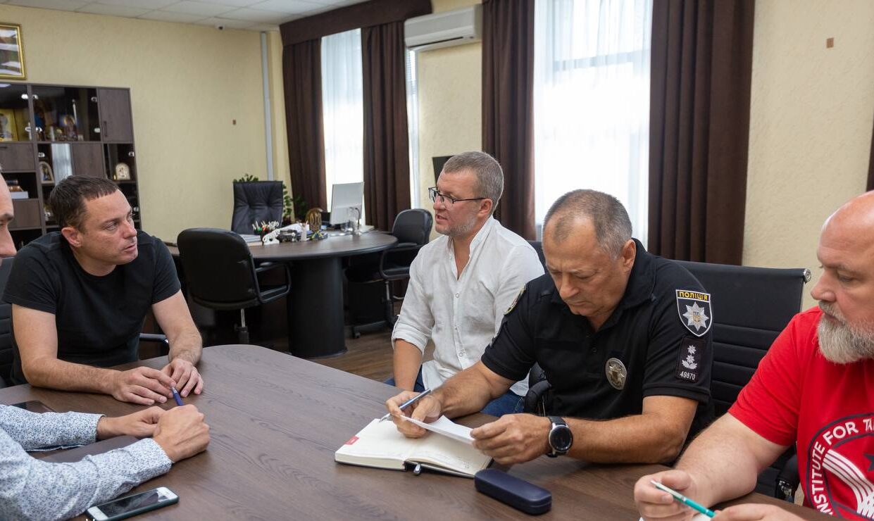 Прокатні самокати в Кам'янському: влада нагадує, що керувати ними можна з 18 років - ФОТО