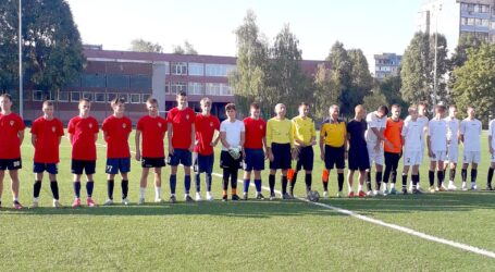 Кам`янська футбольна команда відзначила День міста розгромною перемогою 5:0
