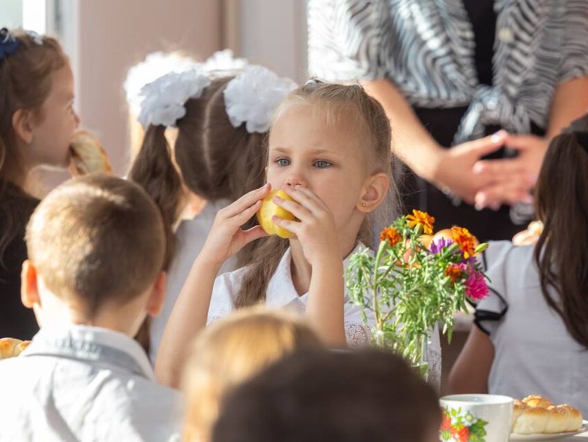 В школах Кам’янського дітей годуватимуть за меню, розробленим шеф-кухарем Євгеном Клопотенком