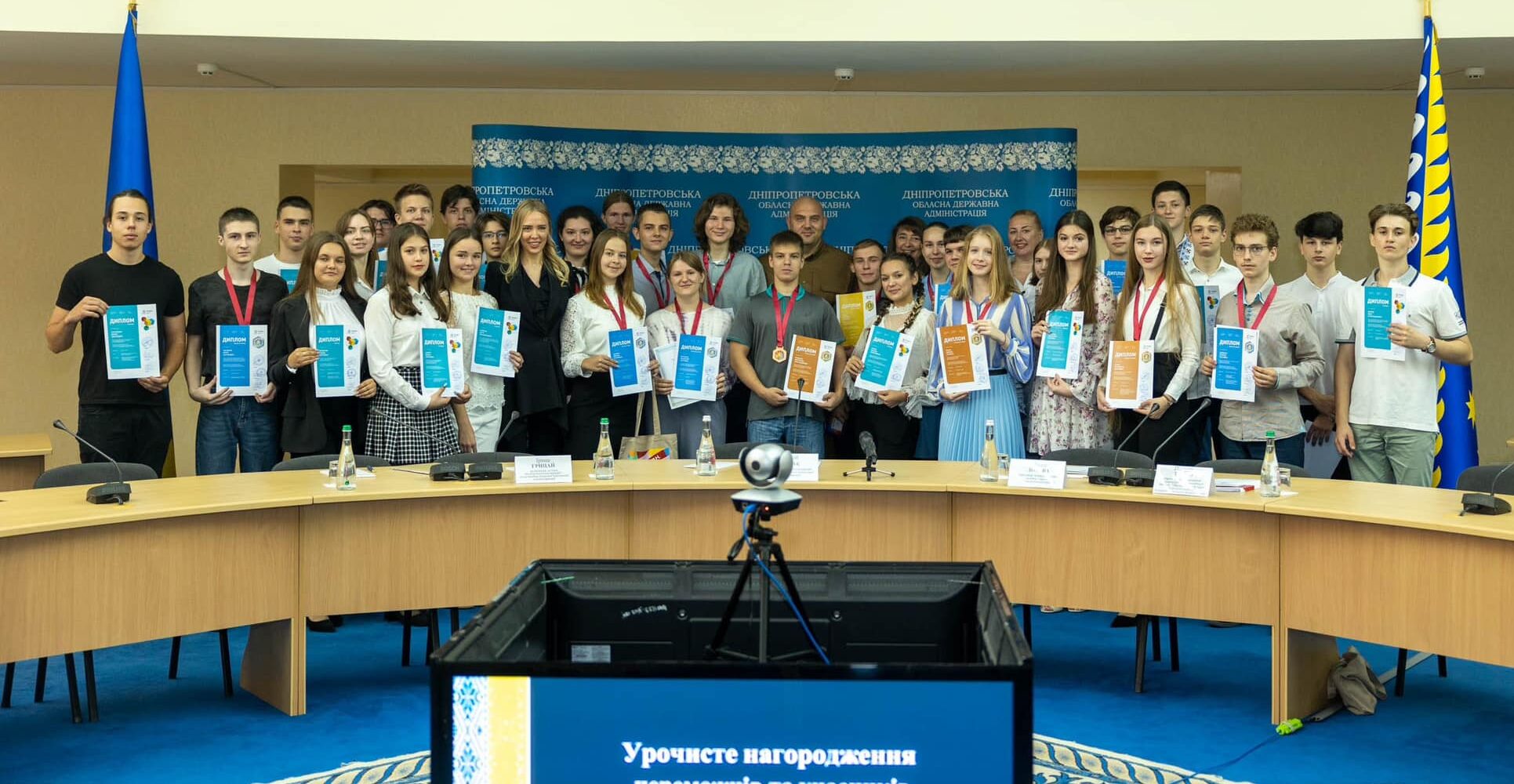Учні Кам'янського наукового ліцею ім. А. Лигуна отримали нагороди за участь у Всеукраїнському конкурсі наукових робіт - ФОТО