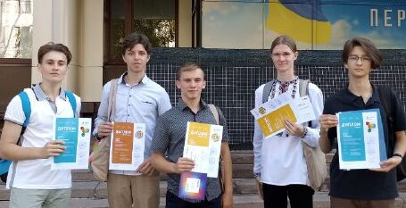 Учні Кам’янського наукового ліцею ім. А. Лигуна отримали нагороди за участь у Всеукраїнському конкурсі наукових робіт