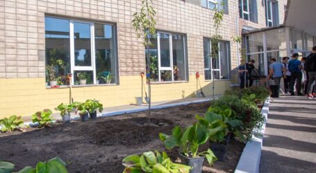 В Кам’янському перед головним корпусом технічного університету заклали квітник