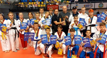 Бійці Кам`янської ДЮСШ № 4 стали другими в чемпіонаті Дніпропетровщини з тхеквондо