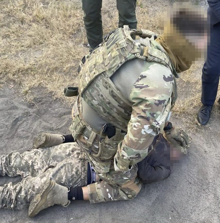 У Дніпрі «на гарячому» затримали агента ФСБ, що видавав себе за військового та шпигував за переміщеннями ЗСУ - ФОТО