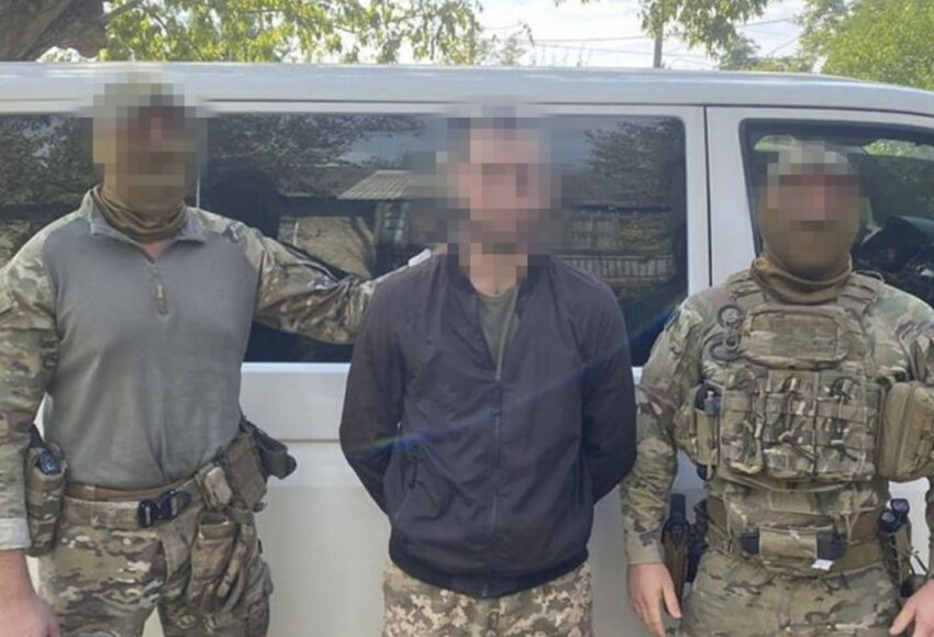 У Дніпрі «на гарячому» затримали агента ФСБ, що видавав себе за військового та шпигував за переміщеннями ЗСУ