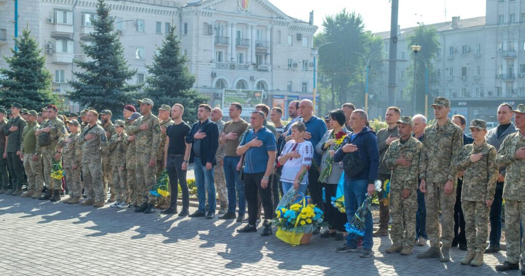 Сьогодні в Кам'янському відбулись заходи з нагоди Дня захисників та захисниць України - ФОТО