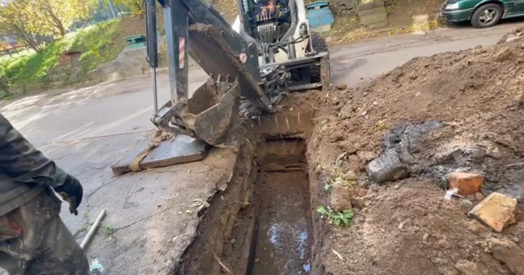 Комунальники Кам'янського звітують про виконання робіт за зверненнями містян - ФОТО