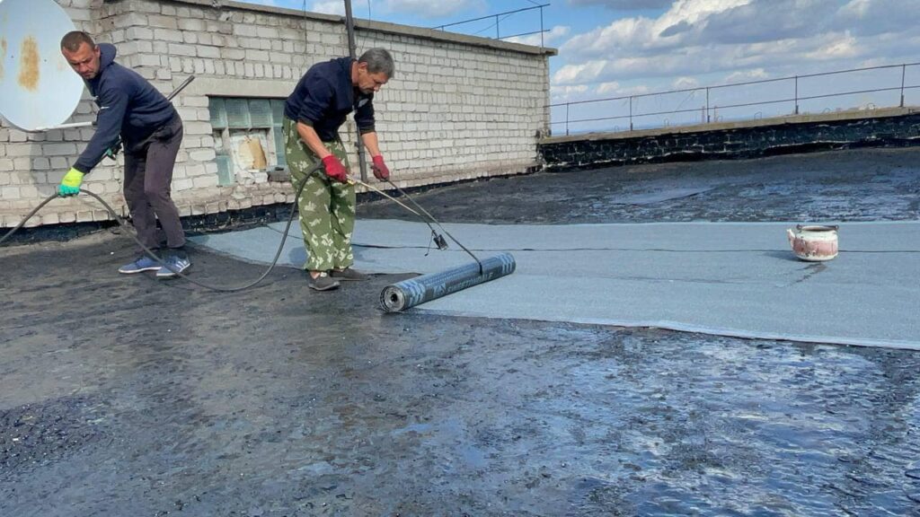В Кам'янському комунальники продовжують працювати по запитах городян - ФОТО
