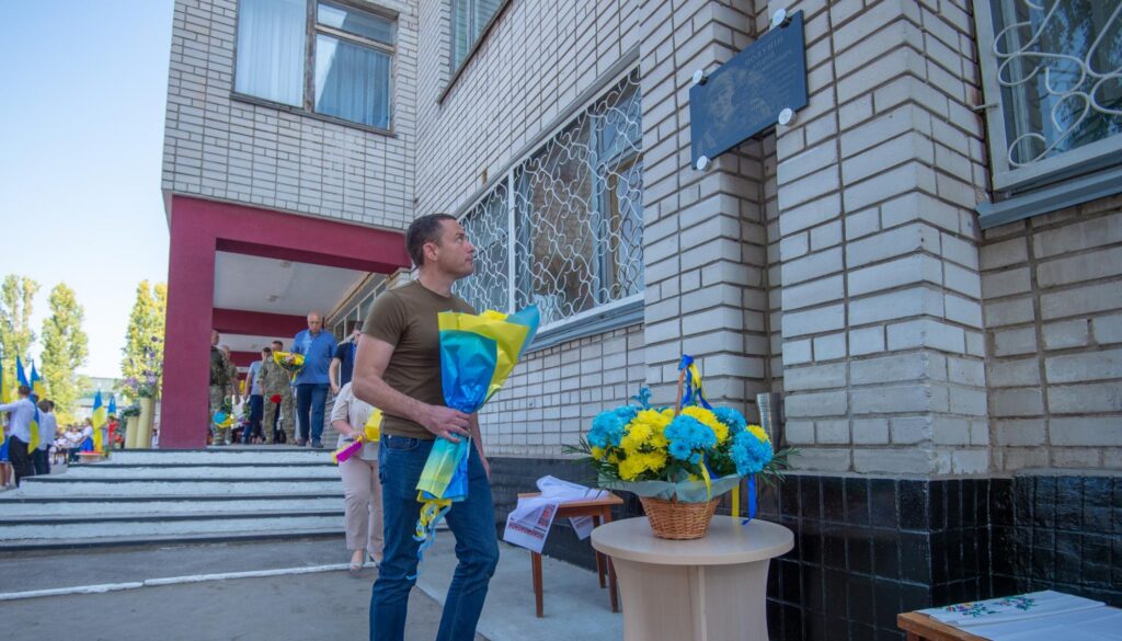 Сьогодні в Кам'янському відбулись заходи з нагоди Дня захисників та захисниць України - ФОТО