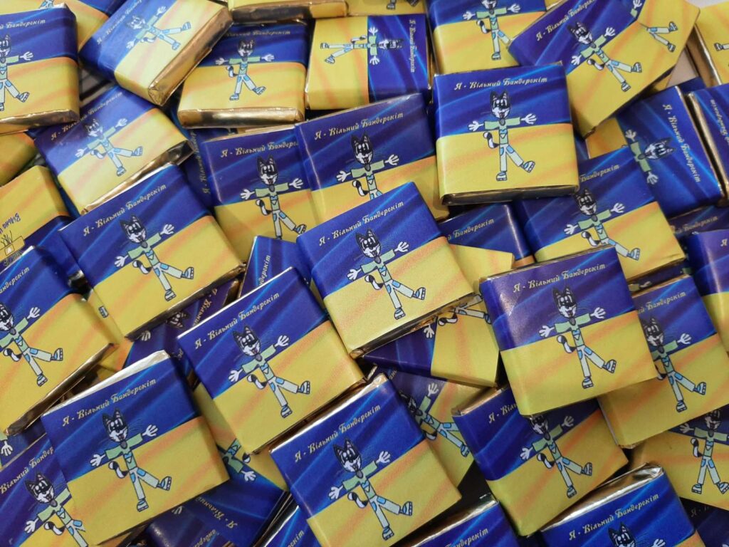Шестикласник з Кам'янського Андрій Ключников став автором шеврона для військових «Я – вільний Бандерокіт» - ФОТО