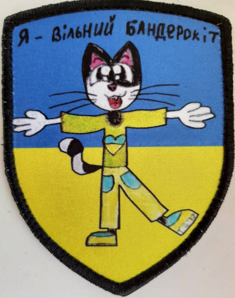 Шестикласник з Кам'янського Андрій Ключников став автором шеврона для військових «Я – вільний Бандерокіт» - ФОТО