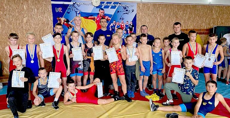 Борці з Кам`янського здобули 17 нагород на турнірі у Верхньодніпровську