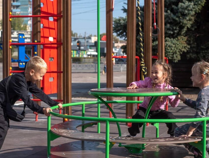 В Кам’янському за рік встановили майже 30 ігрових та спортивних майданчиків