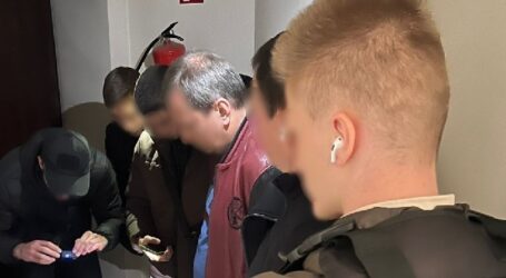 На Дніпропетровщині при отриманні хабаря за санпаспорт затримали чиновника Держпродспоживслужби