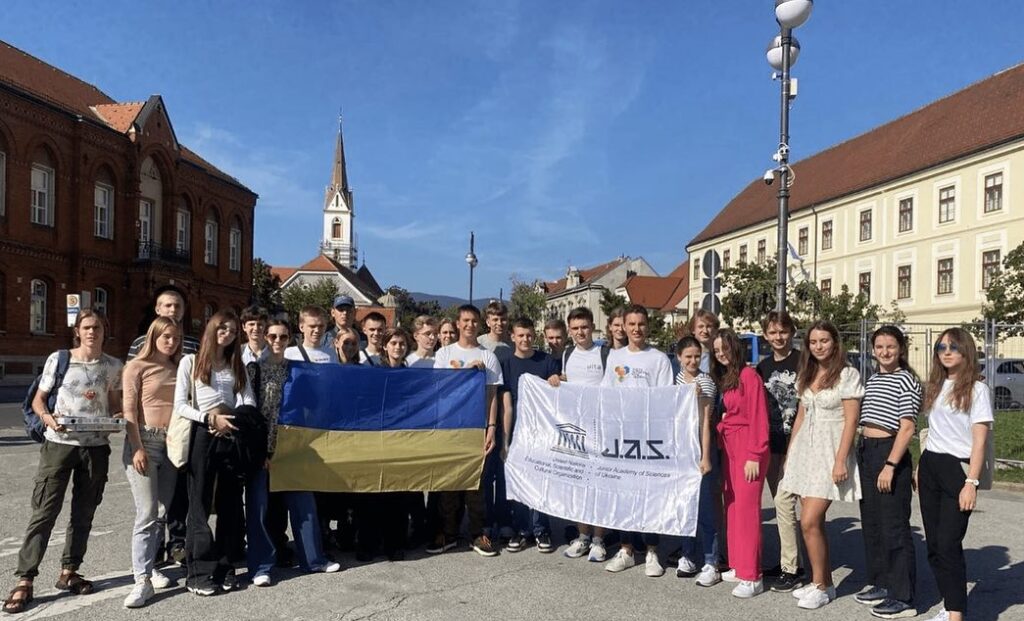 Учень Кам'янського Наукового ліцею Єгор Іващенко отримав срібну медаль на Міжнародному шоу інновацій INOVA - ФОТО