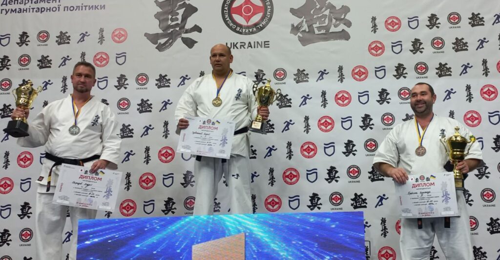 Каратисти з Кам`янського вибороли на чемпіонаті України 20 нагород - ФОТО