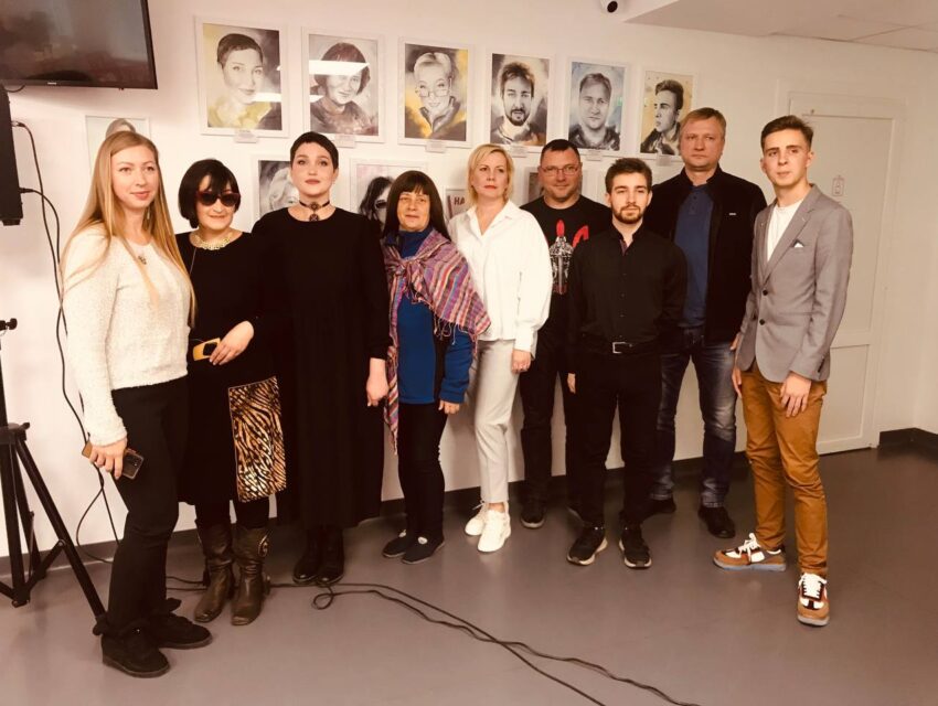 Виставка портретів людей, що змогли здолати рак, відкрилась у відділенні донорського центру в Кам’янському