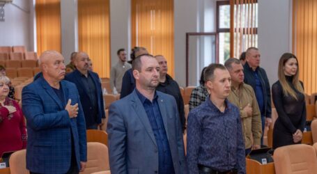 Зміни до бюджету, підтримка ВПО та перейменування вулиць: в Кам’янському відбулась чергова сесія міськради
