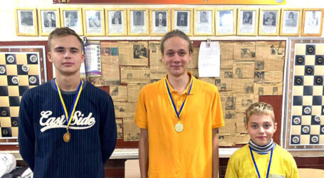 Добриня Савінський і Віра Попруга – чемпіони Кам`янського серед шашкістів до 26 років