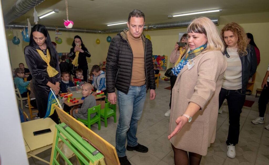 В Кам'янському тривають роботи з облаштування укриттів у навчальних закладах міста - ФОТО