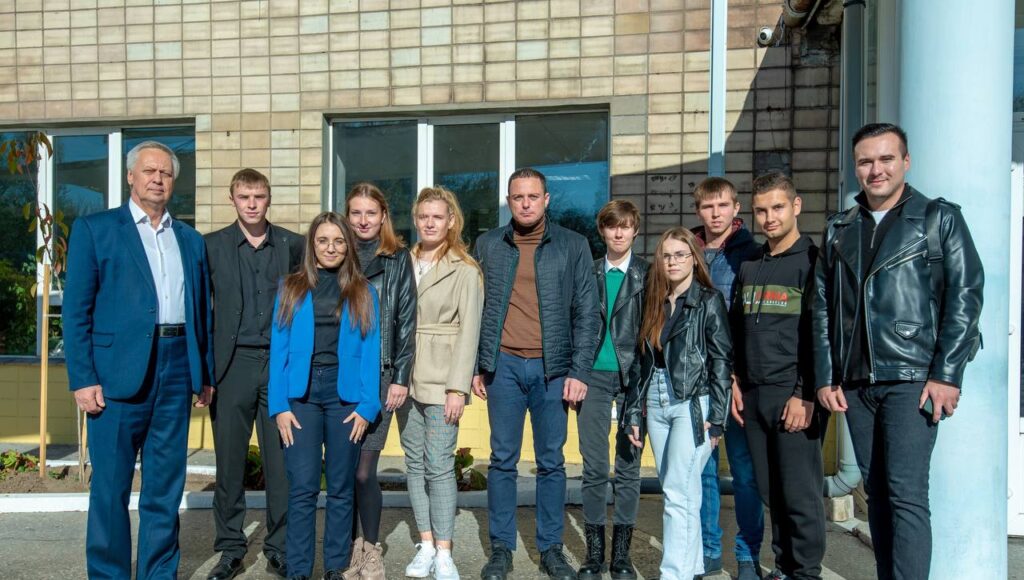 В Кам'янському планують дати друге життя молодіжному клубу «Полум'яні зорі» на Дніпробуді - ФОТО