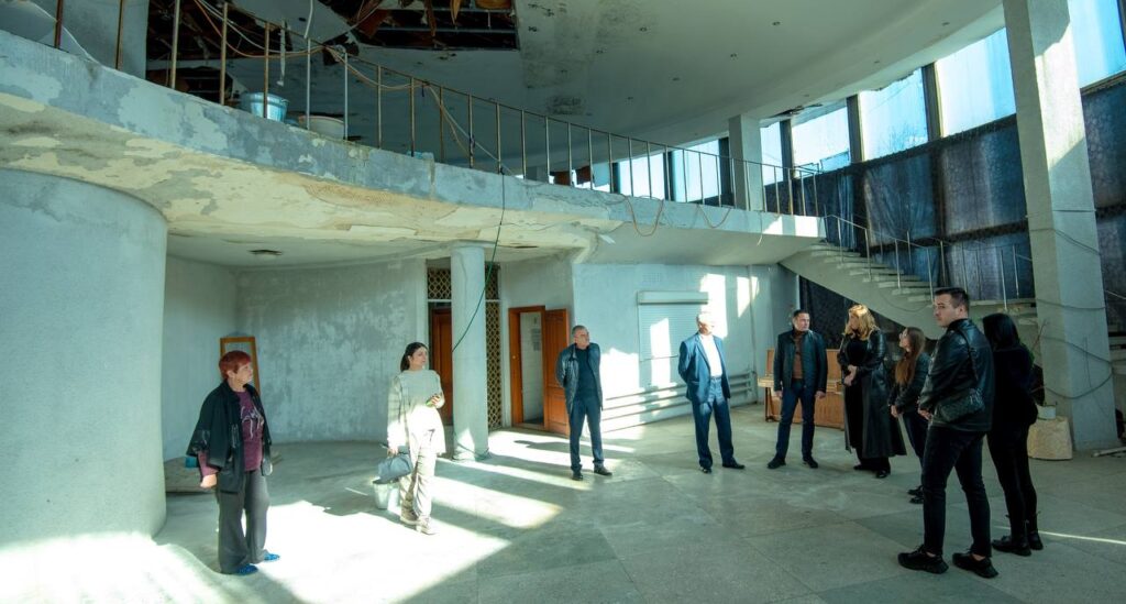 В Кам'янському планують дати друге життя молодіжному клубу «Полум'яні зорі» на Дніпробуді - ФОТО