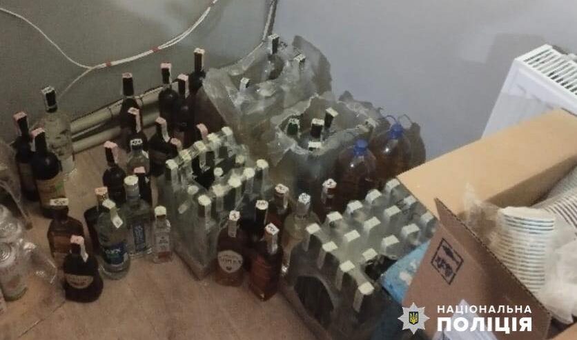 В Кам'янському районі вночі у розважальному закладі продавали нелегальний алкоголь, серед відвідувачів були неповнолітні - ФОТО