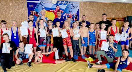 Борці з Кам`янського здобули 17 нагород на турнірі у Верхньодніпровську