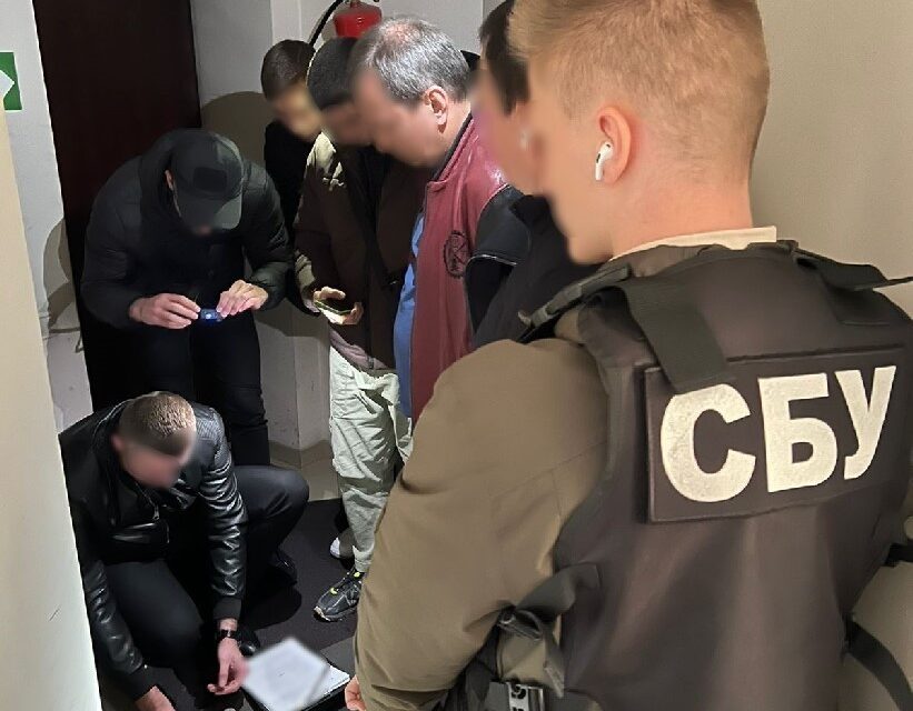 На Дніпропетровщині при отриманні хабаря за санпаспорт затримали чиновника Держпродспоживслужби
