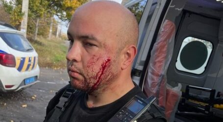 На Дніпропетровщині 32-річний чоловік порізав ножем себе, а потім поліційного, який намагався його заспокоїти