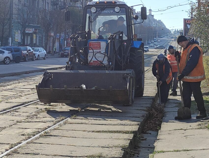 Транспортники Кам’янського наводять лад на підпорядкованій території