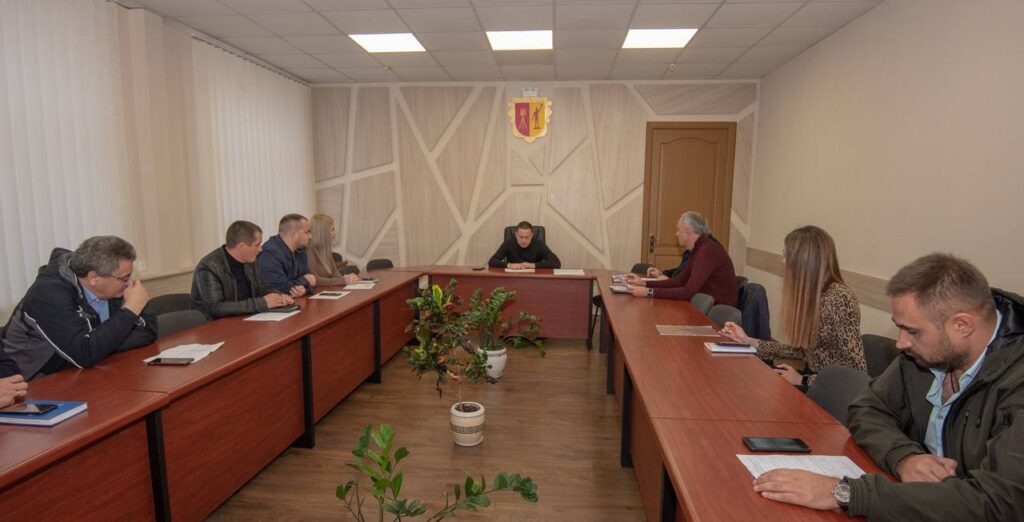 Хто в Кам'янському вже гріється, а хто ще чекає на підключення тепла - ФОТО