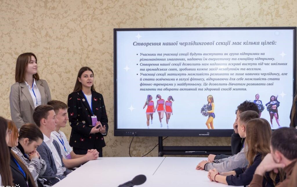 Представники активної молоді Кам'янського презентували свої соціальні проєкти - ФОТО