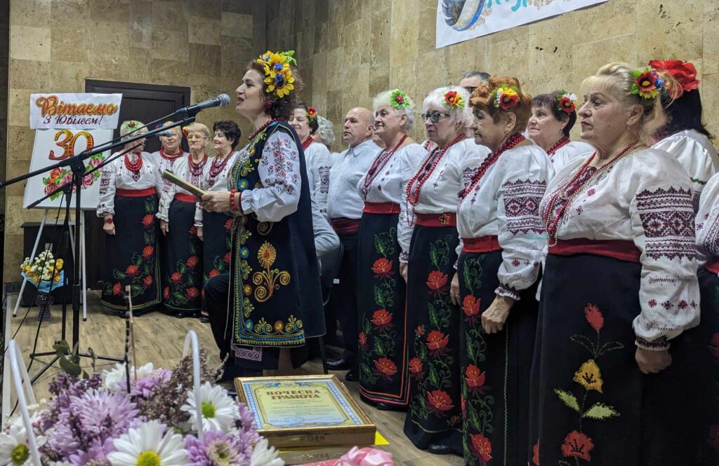 Відомий в Кам'янському хор «Журавка» відсвяткував своє 30-річчя - ФОТО