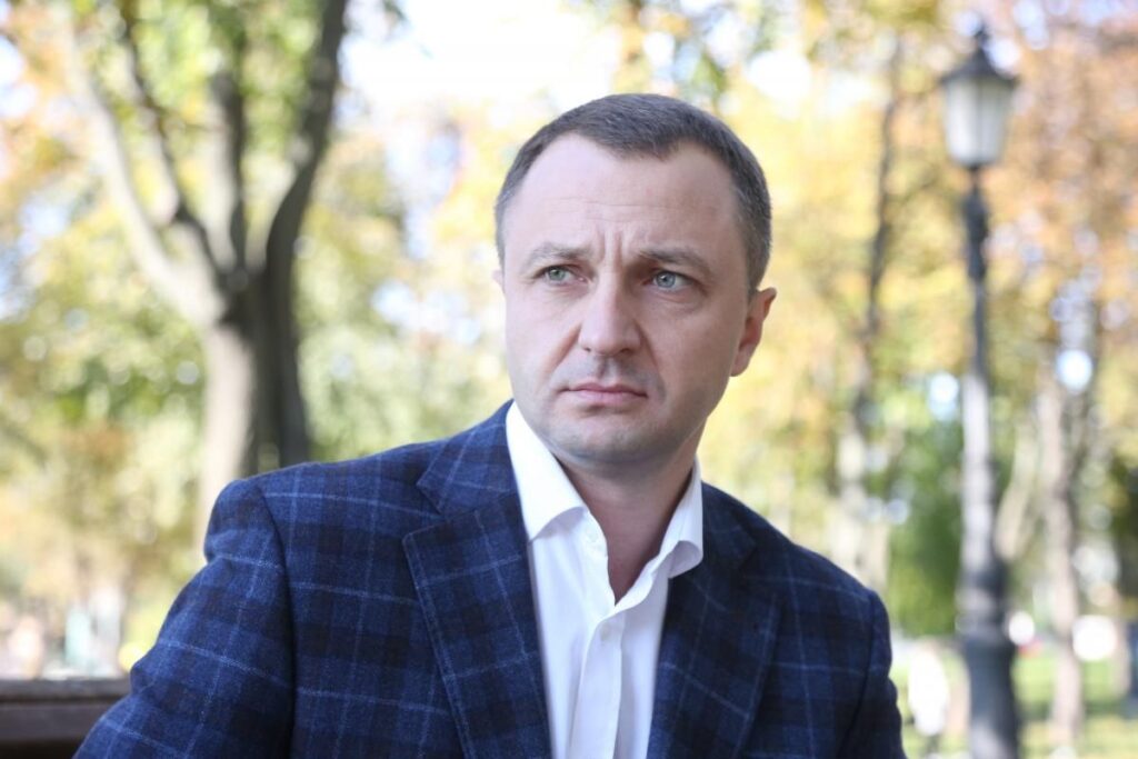 Не тільки на уроках, а й на перервах та між собою: освітян просять спілкуватися українською у робочий час - ФОТО