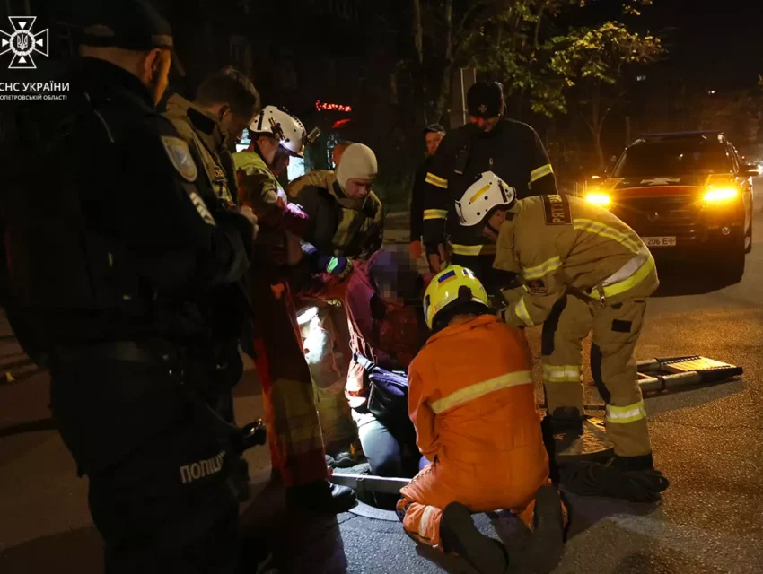 Сімох людей, які заблукали в колекторі у Дніпрі, врятували надзвичайники