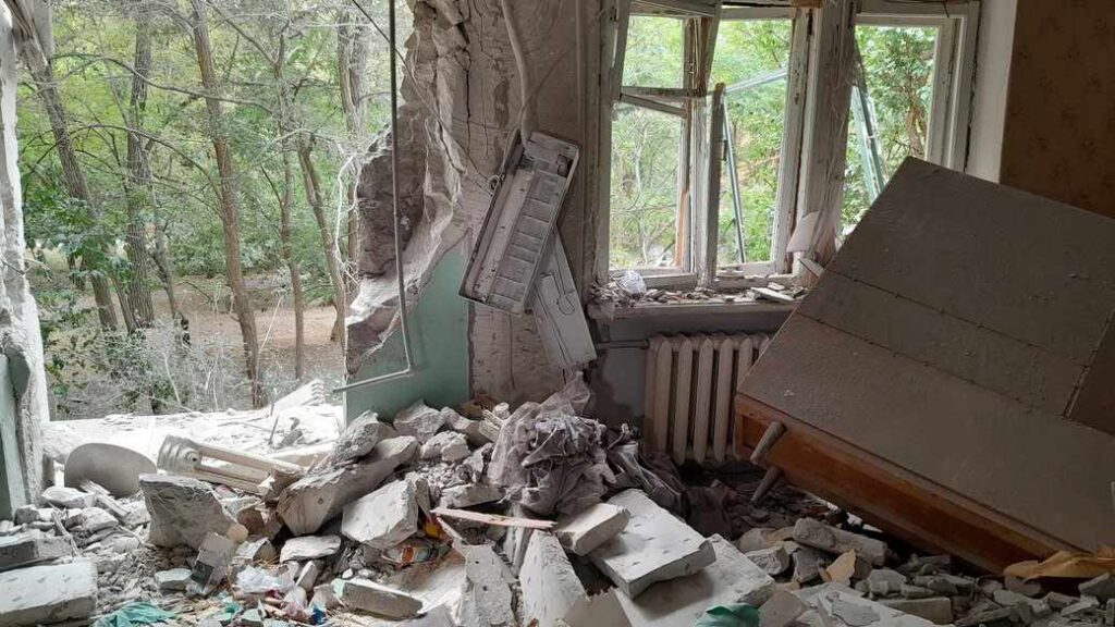 Про правила поведінки під час ракетного та артилерійського обстрілів нагадали кам'янчанам надзвичайники - ФОТО