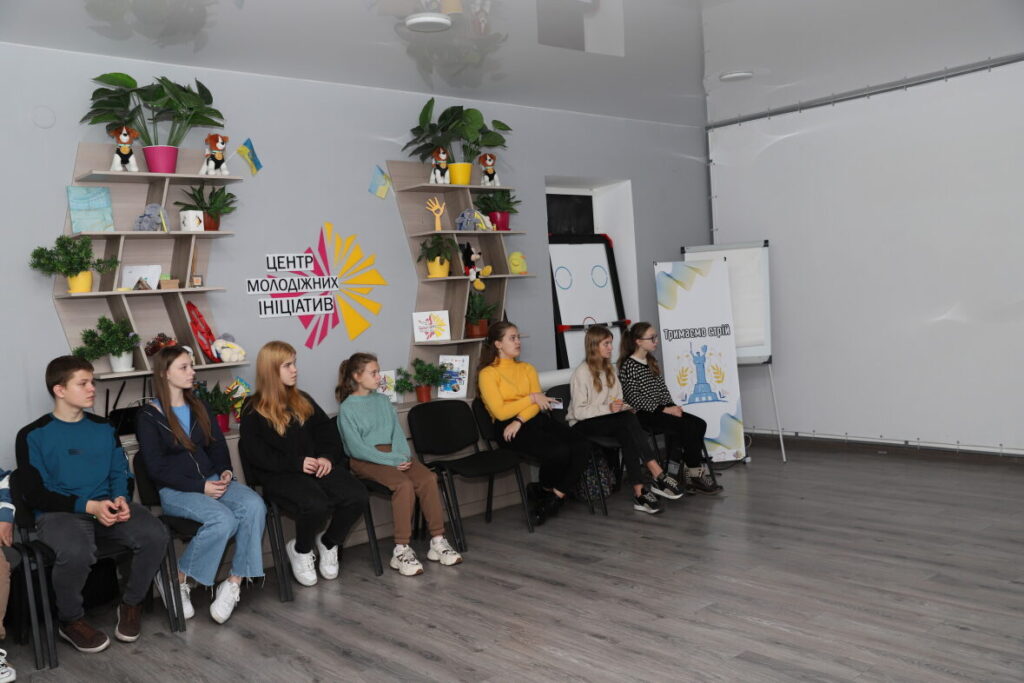 В Кам'янському триває проєкт «Тримаємо стрій» для молоді міста - ФОТО