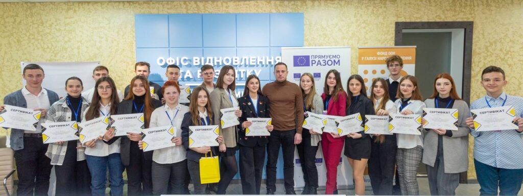 Представники активної молоді Кам'янського презентували свої соціальні проєкти - ФОТО