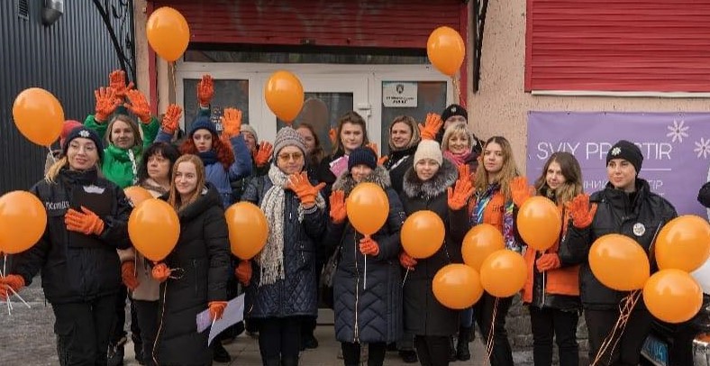 У Кам’янському відбувся флешмоб в рамках всеукраїнської акції «16 днів проти насильства» - ФОТО