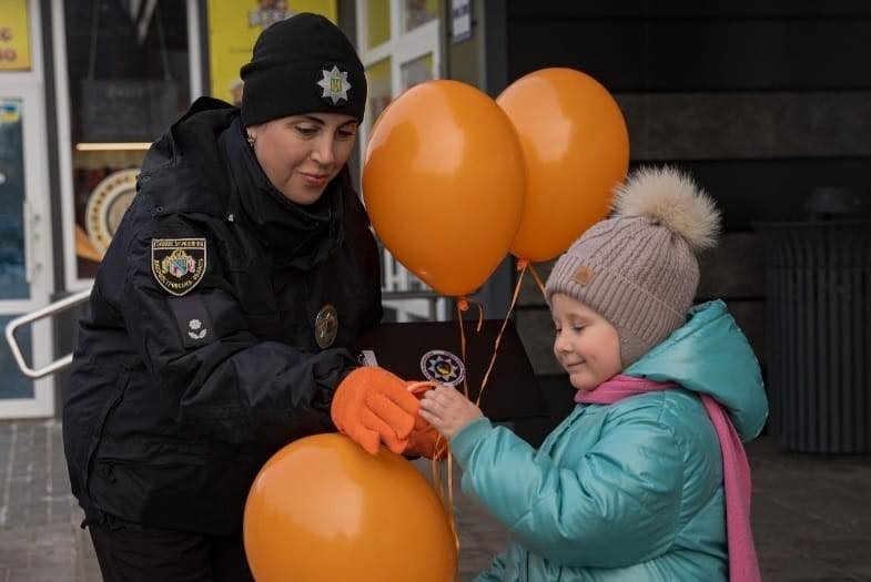 У Кам’янському відбувся флешмоб в рамках всеукраїнської акції «16 днів проти насильства»