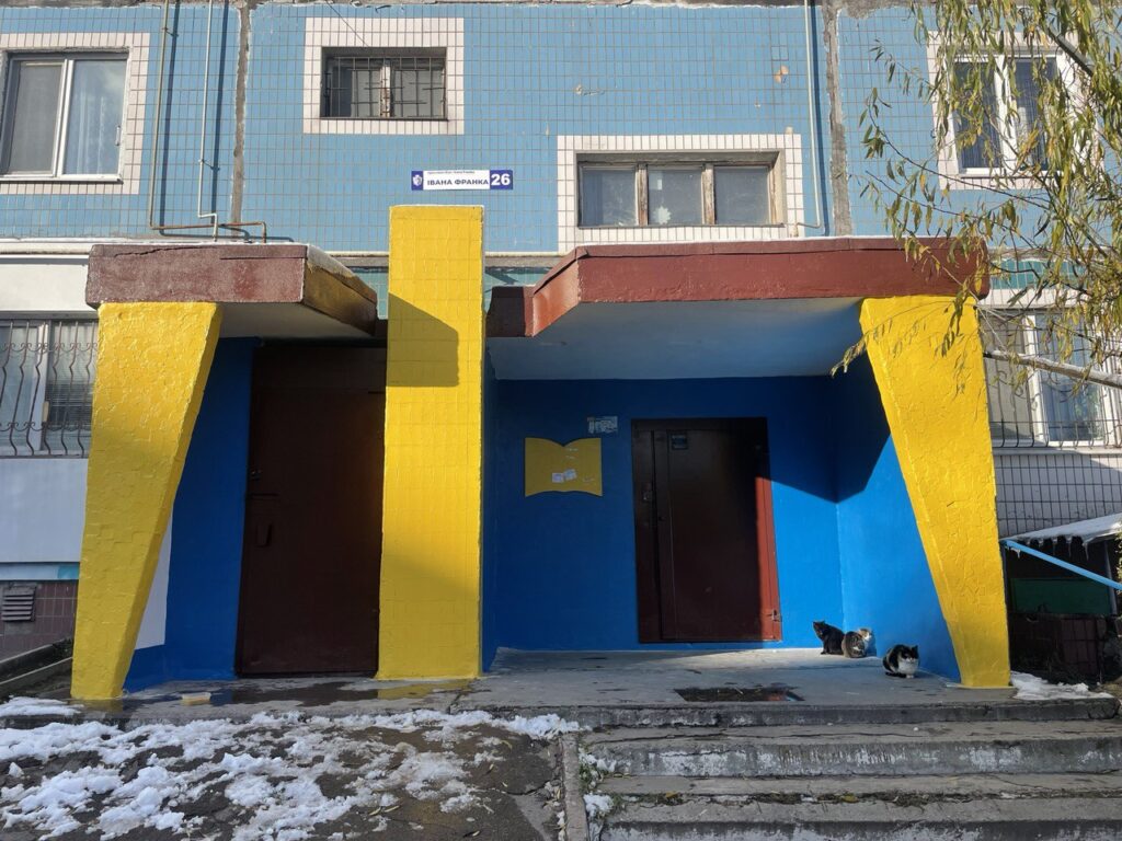 В Кам'янському комунальники продовжують виконувати роботи по заявках мешканців - ФОТО