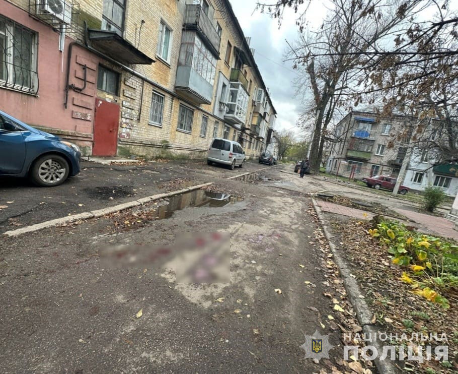 В Кам'янському сварка через ревнощі закінчилась ножовим пораненням одного з учасників - ФОТО