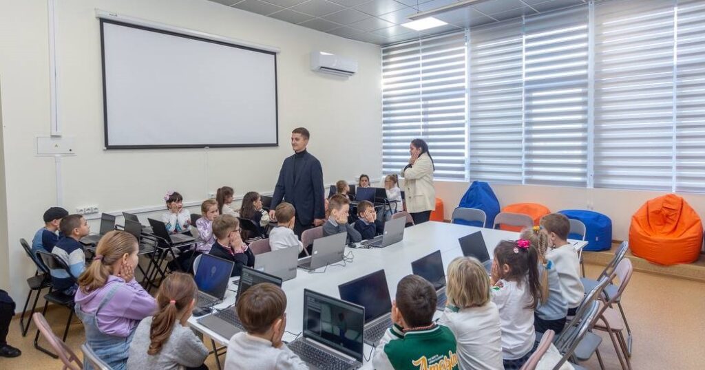 В Кам'янському відкрили «Цифровий освітній центр» для дітей та молоді - ФОТО