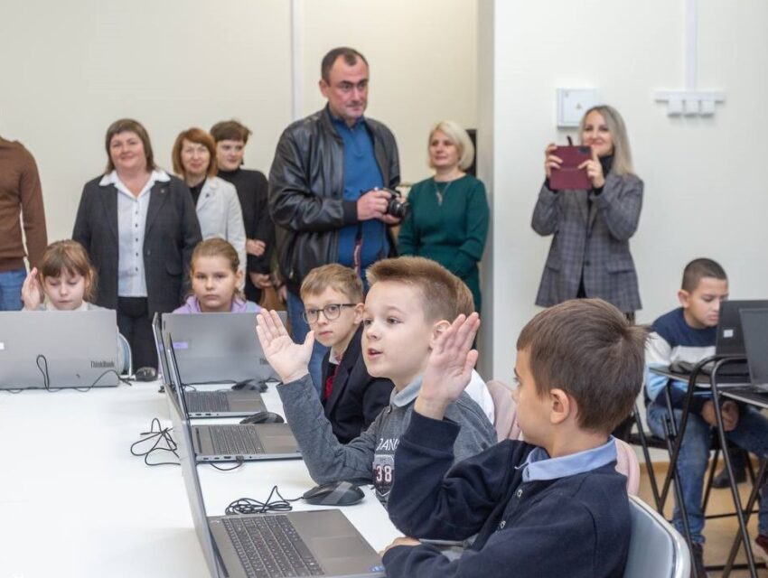 В Кам’янському відкрили «Цифровий освітній центр» для дітей та молоді