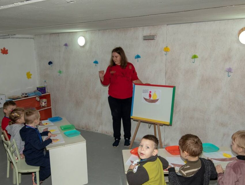 В Кам’янському тривають роботи з облаштування укриттів у школах та дитячих садочках