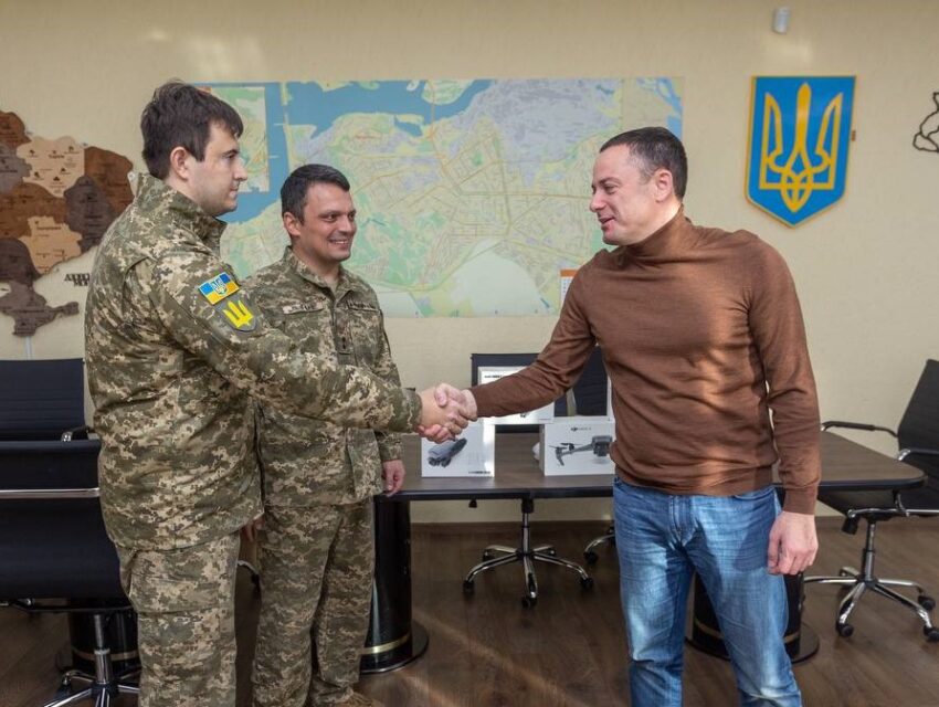 Кам’янське продовжує допомагати військовим