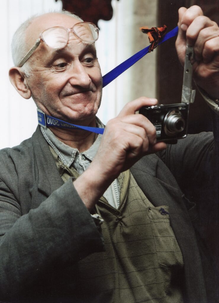 Пам'яті Миколи Болотіна: дивак з фотоапаратом, місцевий Луї де Фюнес та хронікер життя Кам`янського - ФОТО