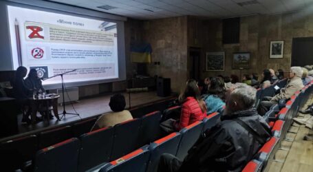 Про російсько-українську війну в історичному контексті розповідали науковці в музеї Кам’янського