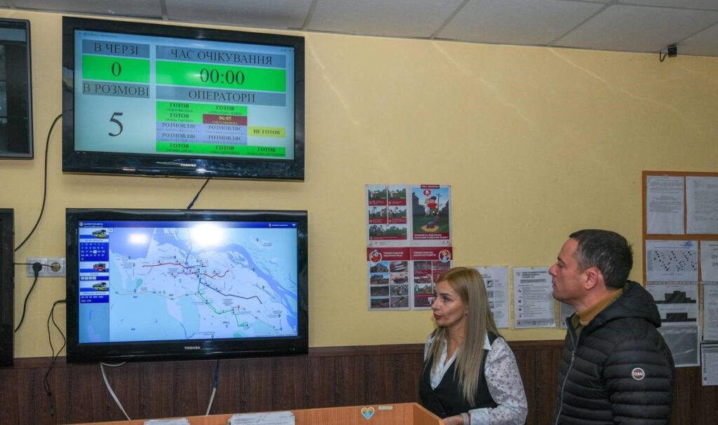 В Кам'янському в Єдиній диспетчерській службі наразі працює понад 30 телефонних ліній - ФОТО